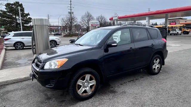 2009 Toyota RAV4 Base, Sport Utility 3.5L V6 4WD dans Autos et camions dans Région de Markham/York - Image 2