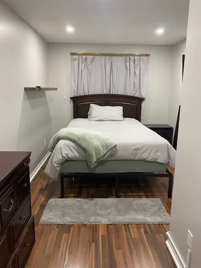 Student Room to Rent Across From 407 Go Bus Station