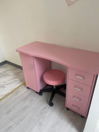 Nail Table with stool