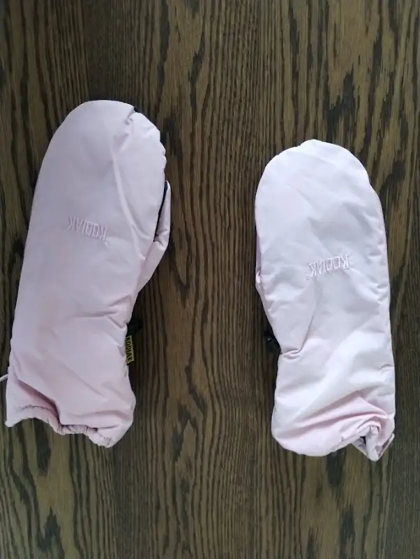 Kodiak Mittens in Kids & Youth in Mississauga / Peel Region - Image 2