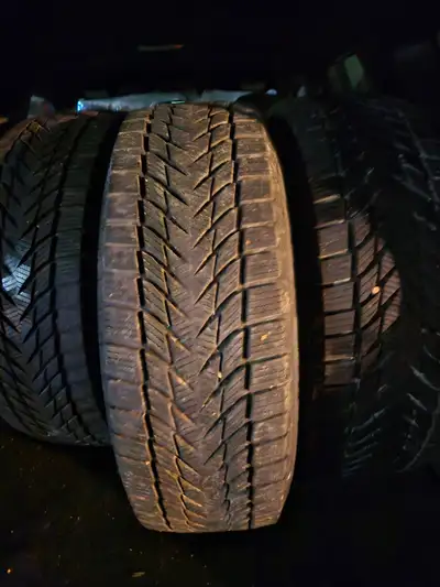 Used approx 1500-2000km. Like brand new, on rims. Details in pictures