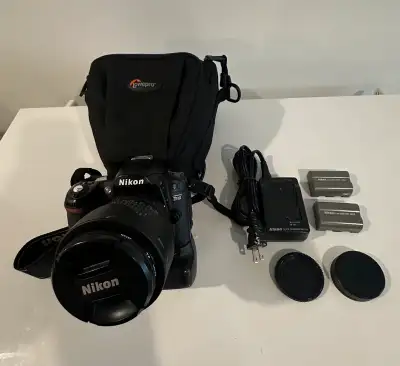 Je vends mon appareil photo Nikon D80, accompagné de plusieurs objectifs et accessoires. Cet ensembl...