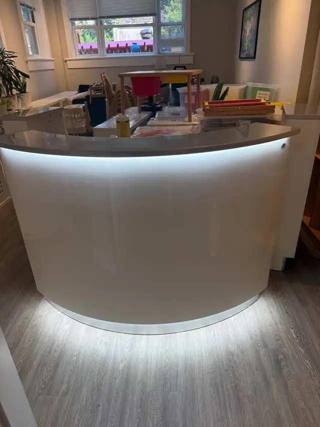 DIR Janus Combination LED Illuminated Curved Reception Desk in Desks in Ottawa - Image 4