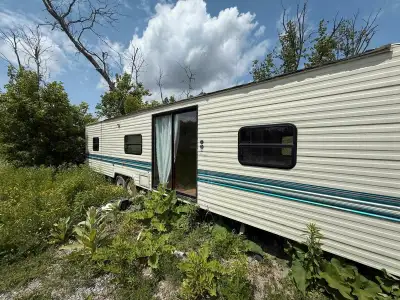 Two bedroom sleeps up to 4/6 people. Fully renovated and ready to live in.