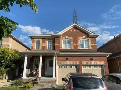 All Brick detached house 4 large sized Bedrooms Highly Desirable Community. Close to school, ameniti...