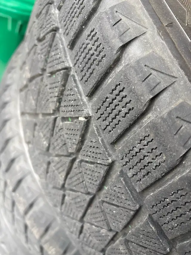 235/60R18 Bridgestone Blizzak DM-V2 winter tires in Tires & Rims in Cambridge - Image 4