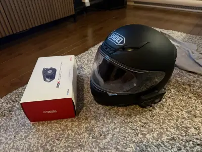 Like new condition used for half a season Comes with Sena 30k intercom with box