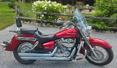 2012 VT750 Shadow Aero. -like new, with 60000 km -custom leather Mustang seat -Cobra exhaust -backre...