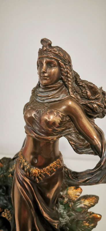Unique Goddess Hera Statue Goddess Of Marriage Collectible . in Arts & Collectibles in City of Toronto - Image 2