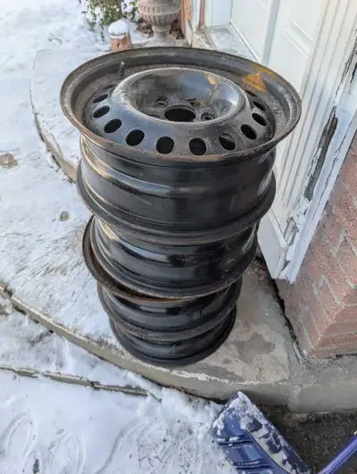 17 inch Honda steel rims great for winter tires Was used on a 2014 Honda Odyssey. Will fit all other...