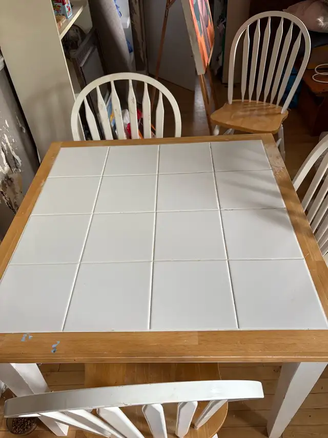 Table + 4 Chairs in Dining Tables & Sets in City of Halifax - Image 3