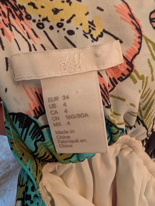 H&M Size 4 Floral V-neck maxi dress, lined in Women's - Dresses & Skirts in Kitchener / Waterloo - Image 7