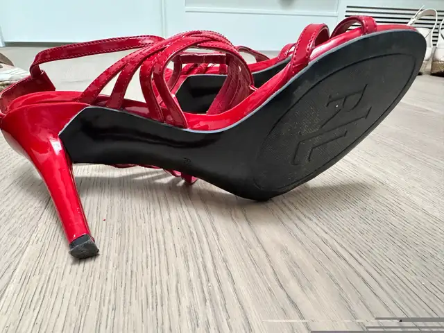 Women’s size 6 Red Ralph Lauren high heel shoes in Women's - Shoes in City of Toronto - Image 6