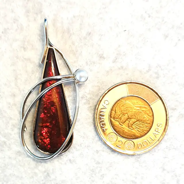 2’’ Elegant Vintage Sterling Silver Red Ammolite & Pearl Pendant in Jewellery & Watches in Calgary - Image 6
