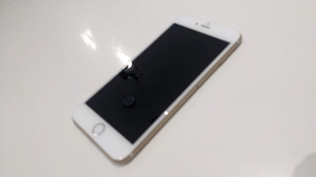 IPhone 6 Plus & IPad Air 2 64G (Combo) in General Electronics in Markham / York Region - Image 2
