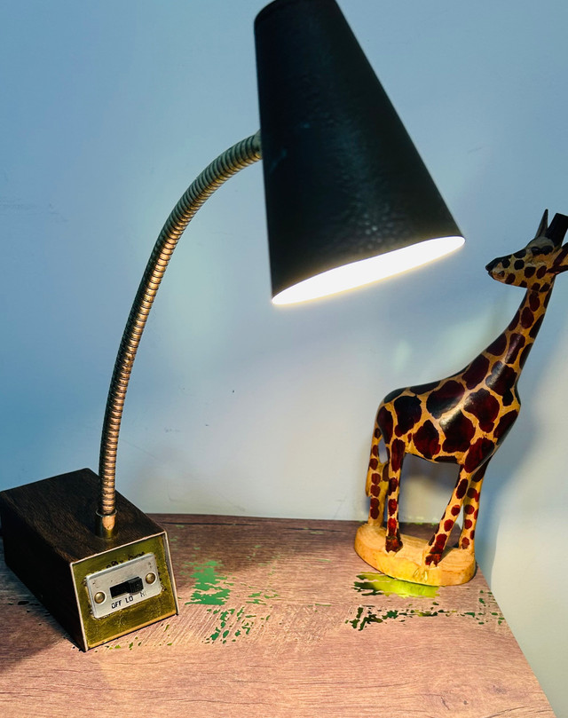 1 Petite lampe de bureau vintage déco rétro  dans Éclairage intérieur et plafonniers  à Laval/Rive Nord - Image 2