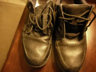 Like new Mens Nunn Bush Black Genuine Leather shoes $45 OR BEST OFFER. Good for casual or Casual dre...