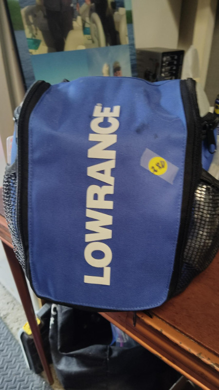 Lowrance fish finder (ice fishing) in Fishing, Camping & Outdoors in Ottawa