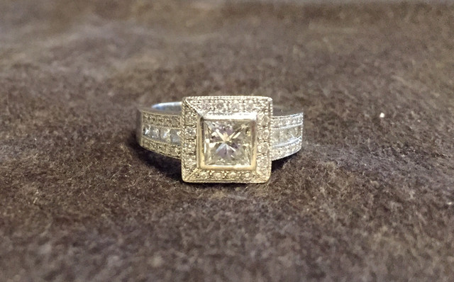 White gold diamond engagement ring dans Bijoux et montres  à Gatineau - Image 3