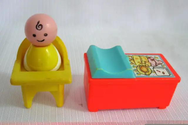 ENSEMBLE POUPONIERE VINTAGE FISHER PRICE NURSERY ITEMS & BABIES in Arts & Collectibles in West Island - Image 4