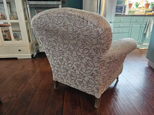 Antique Easy Chair in Chairs & Recliners in Cape Breton - Image 6