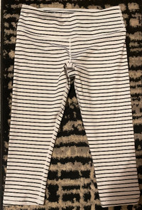 Stretchy striped capris Size small