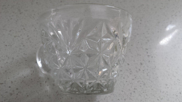 VINTAGE CUT  GLASS  PUNCH  BOWL & MATCHING CUPS in Arts & Collectibles in Kitchener / Waterloo - Image 4