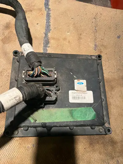 Removed from 1999 genie s-65 with 2.5 ford gas engine. Comes with service adapter and some wiring &5...