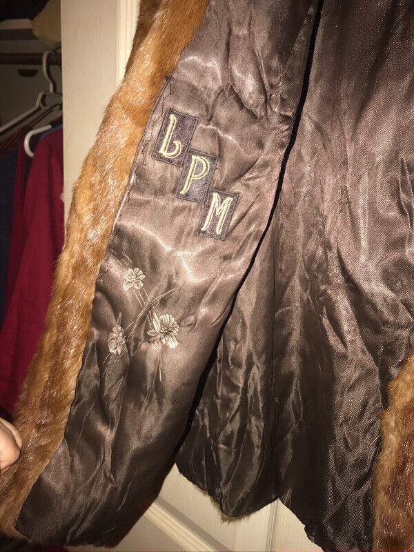 VINTAGE SEARS WOMENS  FUR COAT!IGreat condition!ASKING$125Now$90 in Women's - Tops & Outerwear in Kitchener / Waterloo - Image 3