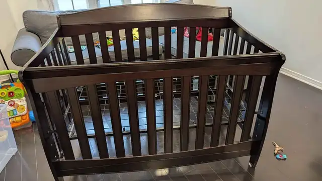 Delta Children Colton 4-in-1 Convertible Crib - Dark Chocolate in Cribs in Oshawa / Durham Region - Image 5