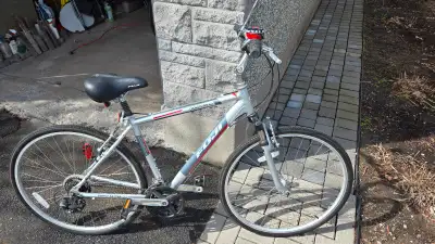 Parents are downsizing and their two bikes are for sale. Bike 1: Fuji Crosstown 3.0 19 inch frame Bi...