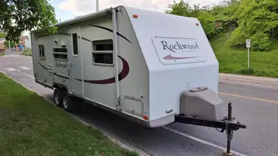 Great condition travel trailer Sleeps 6 Lightweight and easy to tow with dry weight of 3,234 lb (gro...