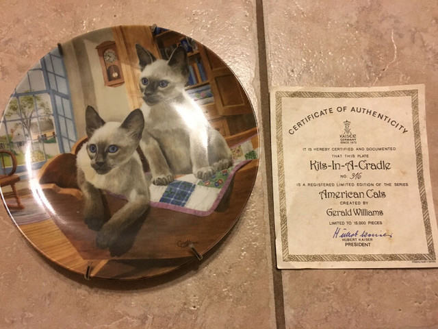 SIAMESE CAT COLLECTIBLE PLATE in Arts & Collectibles in Moncton