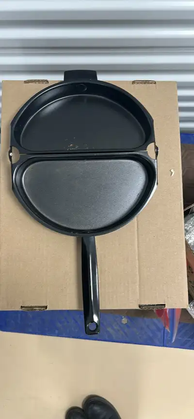 I am selling a used sandwich pan. It's in good condition and ready for making delicious sandwiches....