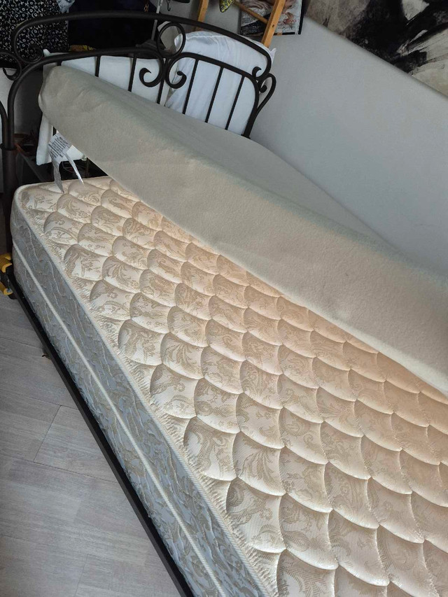 Lit simple pour adulte dans Lits et matelas  à Sherbrooke - Image 2