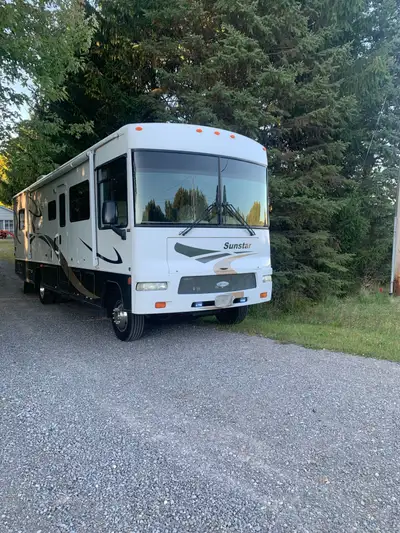 2007 Winnebago 33T Sunstar, 65,722 miles, sleeps 8, including a Winegard portable satellite dish, an...