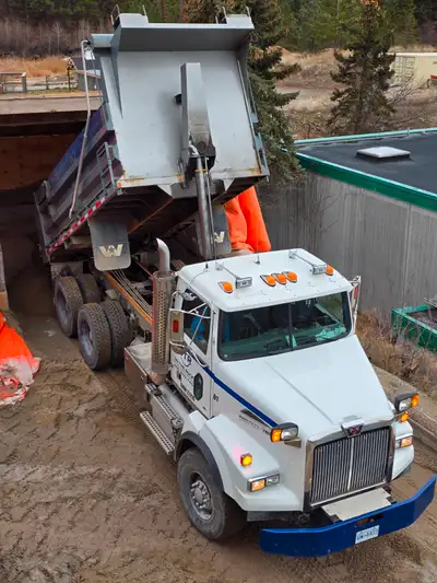2011 Western Star tandem axle full lockers DD13 engine lots of power 15spd transmission high lift ta...