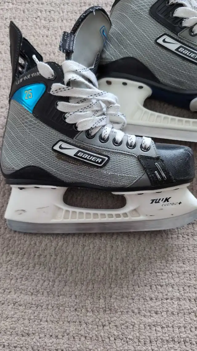 Bauer Supreme Skates. size 6D  in Skates & Blades in Oakville / Halton Region - Image 3