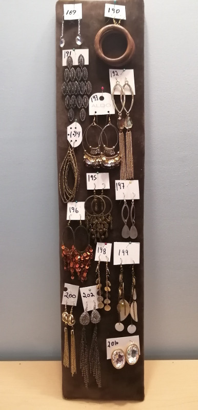 Présentoir en velours pour bijoux dans Bijoux et montres  à Saint-Hyacinthe - Image 4