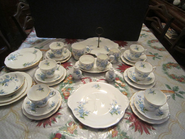 Royal Albert FORGET-ME-NOT fine bone china in Arts & Collectibles in Richmond