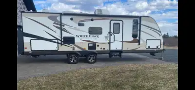 2015 Jayco White-hawk 27' Couples Coach Like New ~ Must Be Seen Serviced by nickel belt camping read...