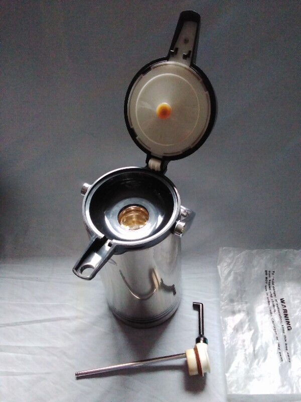 2  Techni•Brew 2.2 liter Air Pots (coffee/tea pots) in Kitchen & Dining Wares in Saint John - Image 3