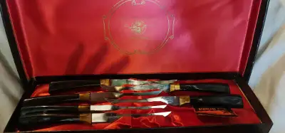 This cutlery box comes with16 Piece Carving Set – Steak Knife Set which have serrated edges for easi...