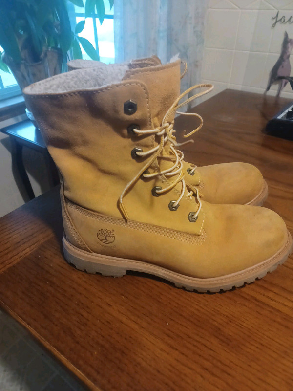 Women's Timberland size 7 waterproof winter boots in Women's - Shoes in St. Catharines