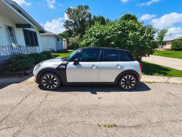 2017 Mini Cooper 4 Door Hatchback | Rare Trim