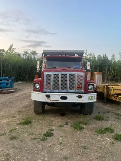 1989 2600 Sline International350 big cam Cummins , twin steering boxes ,new rad two years ago and wa...