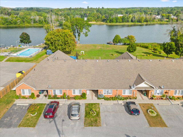 Waterfront Bungalow Townhouse in Campbellford! in Long Term Rentals in Peterborough