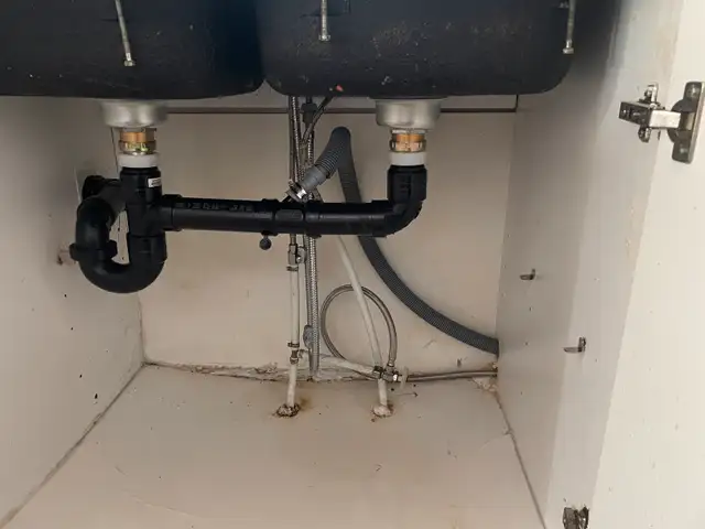 Plumber for hire63235065584001122