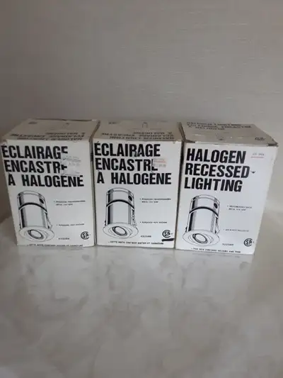 3 luminaires encastrés à halogène 50W. Couleur noir., View more