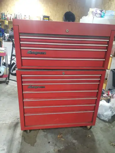 Snap on toolbox for sale,upper an lower,no need anymore,asking 3000.00 comes with keys an foam in dr...